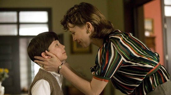 Çizgili Pijamalı Çocuk Fotoğrafı