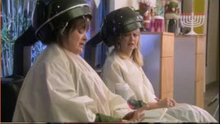 A Couple Of White Chicks At The Hairdresser fotoğrafı