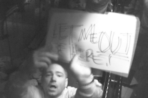 Between Floors Fotoğrafı