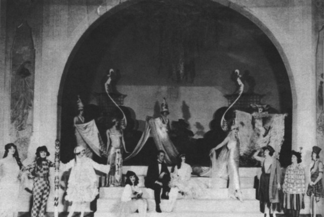 Midnight Frolics Fotoğrafı