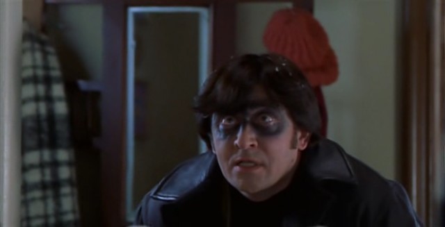 Evde Tek Başına 3 Fotoğrafı