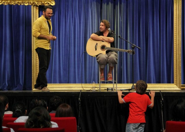 İnsanlar Alemi Fotoğrafı