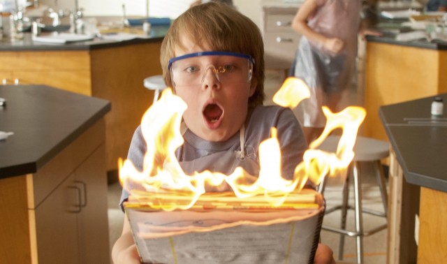 Alexander ve Felaket, Korkunç, Berbat, Çok Kötü Bir Gün Fotoğrafı