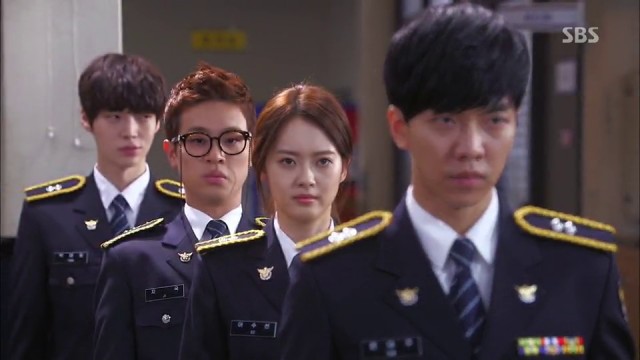 Etrafın Sarıldı Fotoğrafı