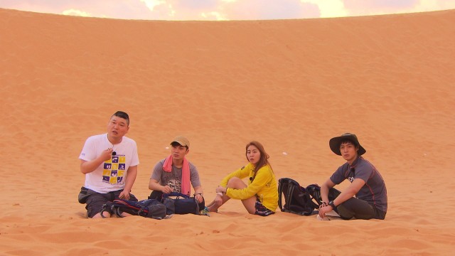 Yalın Ayak Arkadaşlar Fotoğrafı