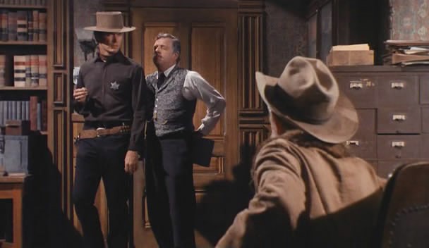 Onları Yükseğe As Fotoğrafı