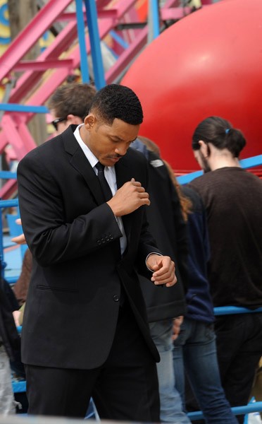 Siyah Giyen Adamlar 3 Fotoğrafı