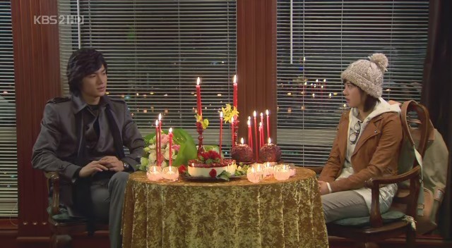 Erkekler Çiçeklerden Önce Gelir Fotoğrafı