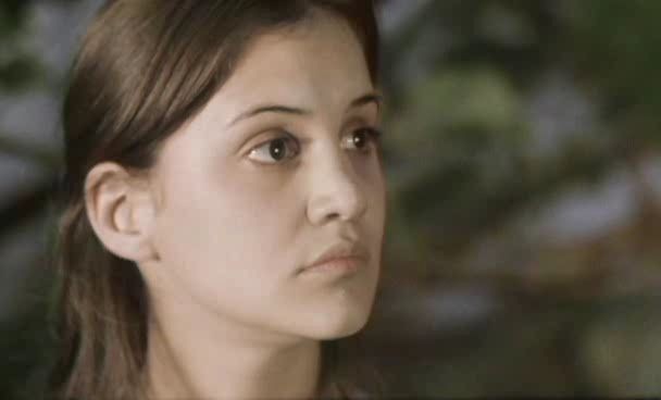 Dokhtari Ba Kafsh-haye-katani Fotoğrafı