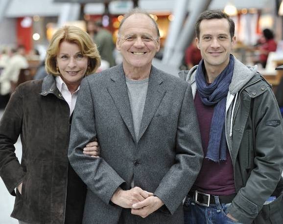 Satte Farben Vor Schwarz Fotoğrafı