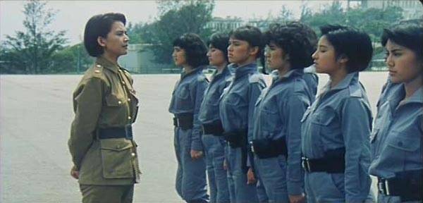 The ınspector Wears Skirts 2 fotoğrafı