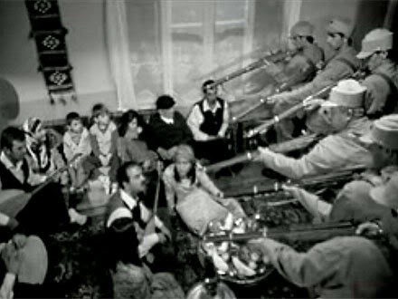 Mutlu Ol Bu Bir Emirdir fotoğrafı