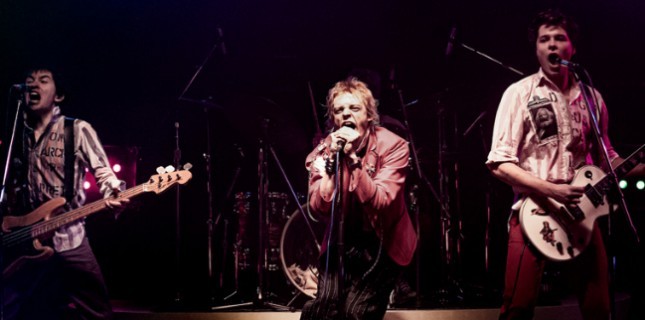 Punk-Rock Grubu “Sex Pistols”a Odaklanan “Pistol” Dizisinden Fragman Geldi!