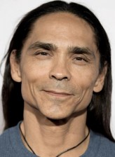 Zahn McClarnon fotoğrafı