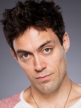 Alex Hassell fotoğrafı