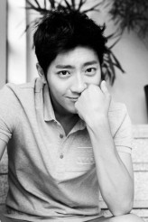 Lee Sang-yeob fotoğrafı
