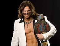 John Hennigan Fotoğrafı