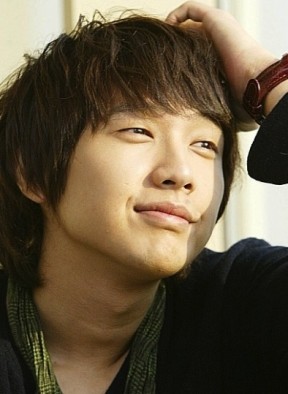 Ji Hyun-woo Fotoğrafı