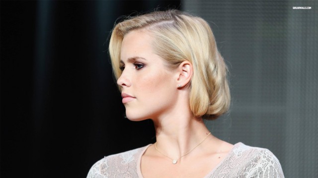 Claire Holt Fotoğrafı