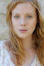 Zoe Boyle Fotoğrafı