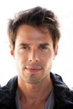 Josh Casaubon fotoğrafı