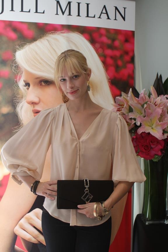 Beth Behrs Fotoğrafı