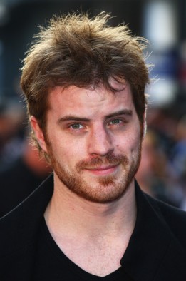 Robert Kazinsky fotoğrafı