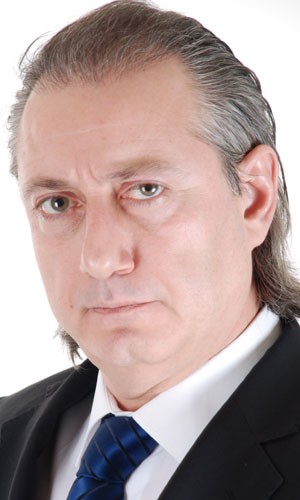 Ayhan Işık (i) Fotoğrafı