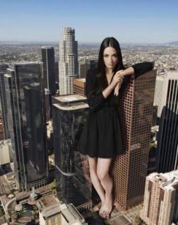 Crystal Reed Fotoğrafı