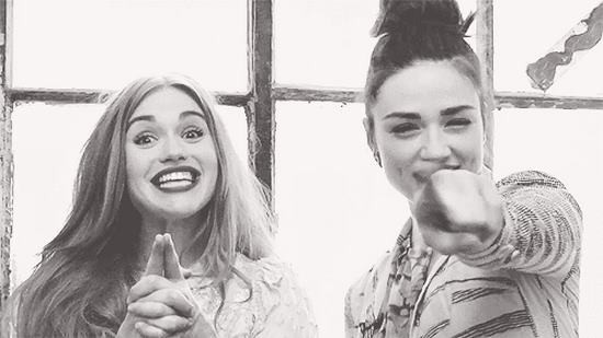 Crystal Reed Fotoğrafı