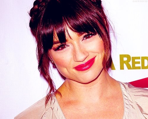 Crystal Reed Fotoğrafı