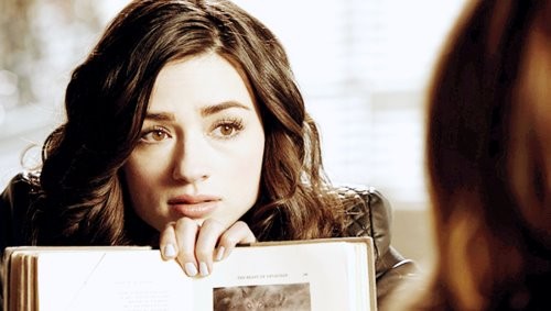 Crystal Reed Fotoğrafı