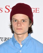 Charlie Tahan fotoğrafı