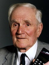 Desmond Llewelyn fotoğrafı