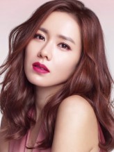 Son Ye-jin fotoğrafı