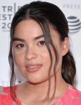 Devery Jacobs fotoğrafı