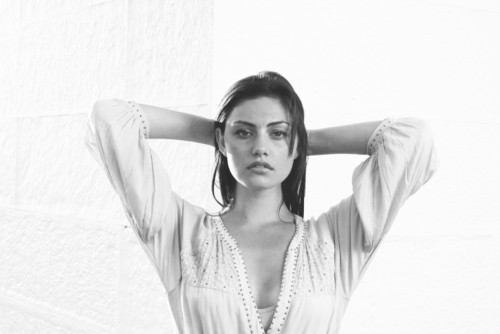 Phoebe Tonkin Fotoğrafı