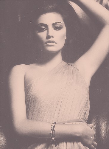 Phoebe Tonkin Fotoğrafı