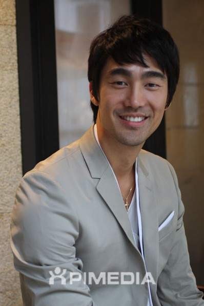 Jeon Joon Hong fotoğrafı