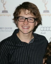 Angus T. Jones fotoğrafı