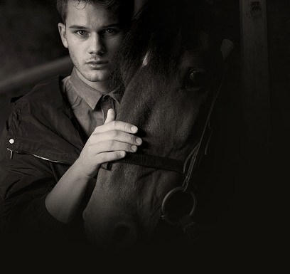 Jeremy Irvine Fotoğrafı