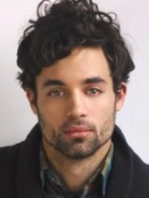 Trevor Blumas fotoğrafı