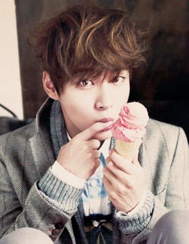 Yoon Si Yoon Fotoğrafı