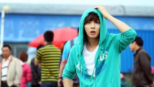 Yoon Si Yoon Fotoğrafı