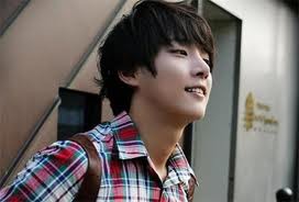 Yoon Si Yoon Fotoğrafı