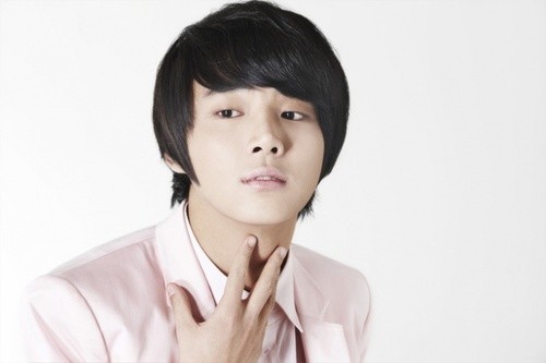 Yoon Si Yoon Fotoğrafı