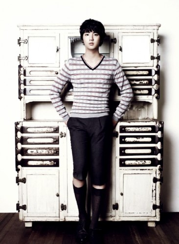 Yoon Si Yoon Fotoğrafı