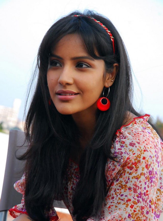 Priya Anand Fotoğrafı