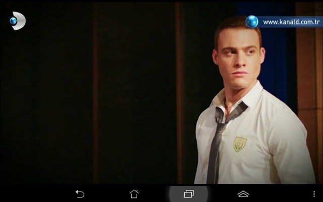 Kerem Bürsin Fotoğrafı