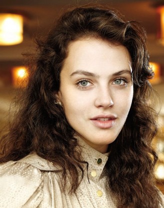 Jessica Brown-Findlay Fotoğrafı